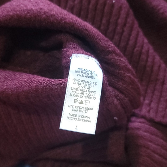 Burgundy Ribbed Trim Turtleneck Sweater - Picture 6 of 7